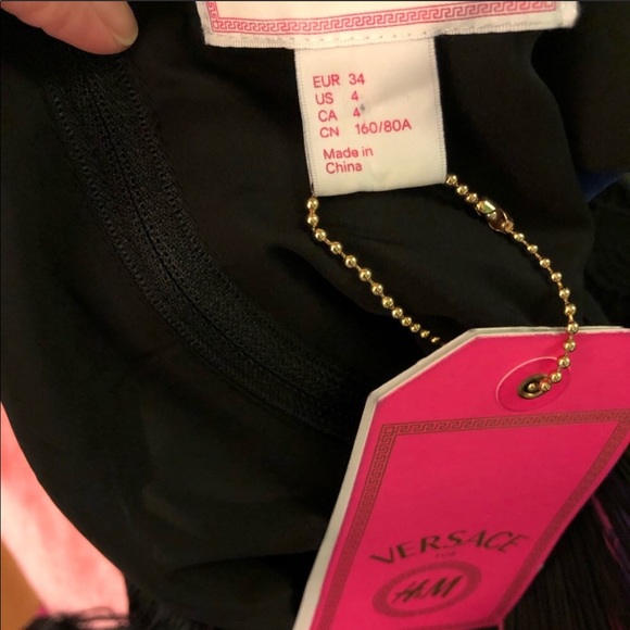 Versace Gorgeous Dress size 4 for H&M sold out!🌟 - Picture 5 of 9